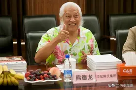 48年被华人收养的外籍弃婴熊德龙，成知名大富豪，用一生报答中国图片