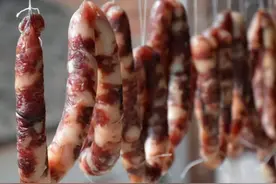 腊肠到底蒸还是煮？很多人一直没做对，难怪吃起来又干又硬图片