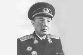 军政兼优的开国上将，彭德怀为其改名苏振华，邓小平称他是最能打仗的政委，毛主席说“管海军靠他”图片