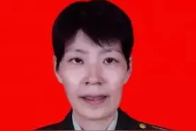 哥哥当兵为国捐躯，妹妹接过钢枪从军，患癌去世后葬在哥哥墓旁图片