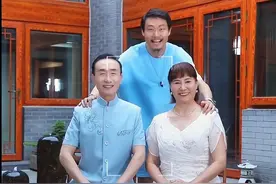 65岁巩汉林晒全家福引起骂声一片:背景豪宅或过亿,儿子留须太不孝图片