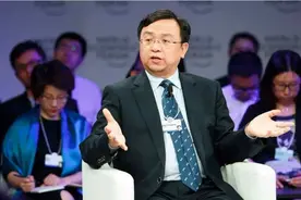 王传福：13岁丧父15岁丧母，嫂子卖嫁妆供学，身价290亿不忘兄嫂图片