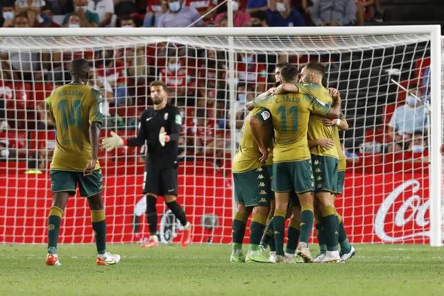 塞维利亚双雄力压巴萨马竞，狂热球迷功不可没