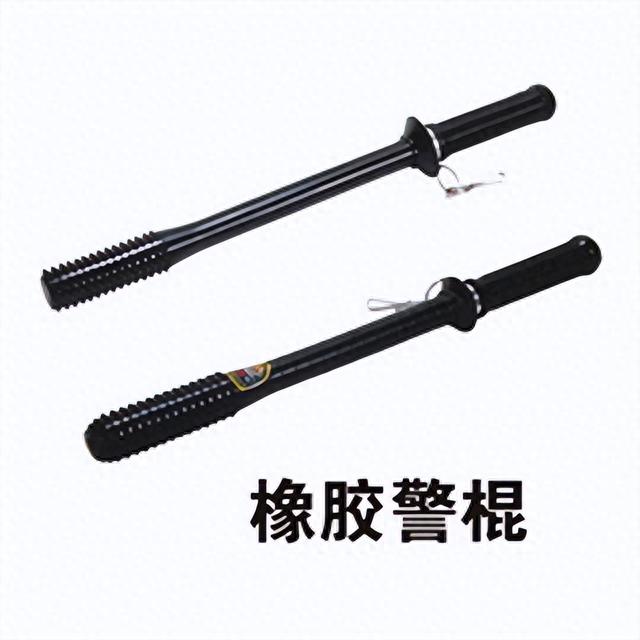 天安门广场上的便衣，背上背的又黑又长的东西，到底是什么？