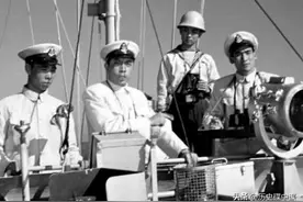 1963年，我军木头船在领海遇上美国驱逐舰，最终如何吓退美军？图片