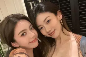 程晓玥出月子跟闺蜜聚会，穿着性感膀大腰圆，吴千语吐舌表情抢镜图片