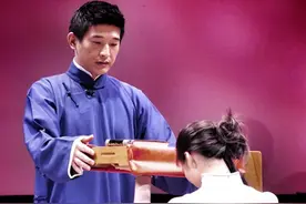 女相声演员从业艰难，郭德纲将其劝退，亲师侄却创立女子相声天团图片