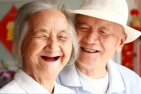 寿命长短，牙齿先知？60岁的人，牙齿剩多少颗正常？医生说出答案图片