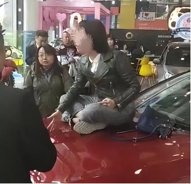 坐在奔驰上维权的女主，最终得到了怎样的赔偿，受到了什么影响？