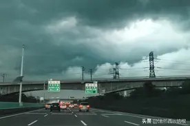 郑州出现罕见的绿色天空，20天前美国刚出现过，难道预言成真了？图片