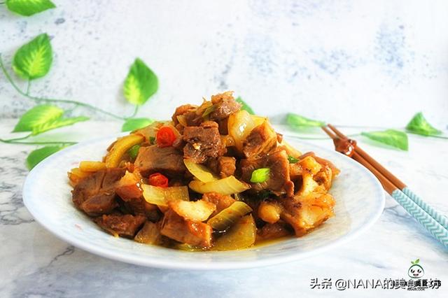 用剩余熟食做一盘辣炒肘子肉，好吃下饭又快手，十几分钟就上桌