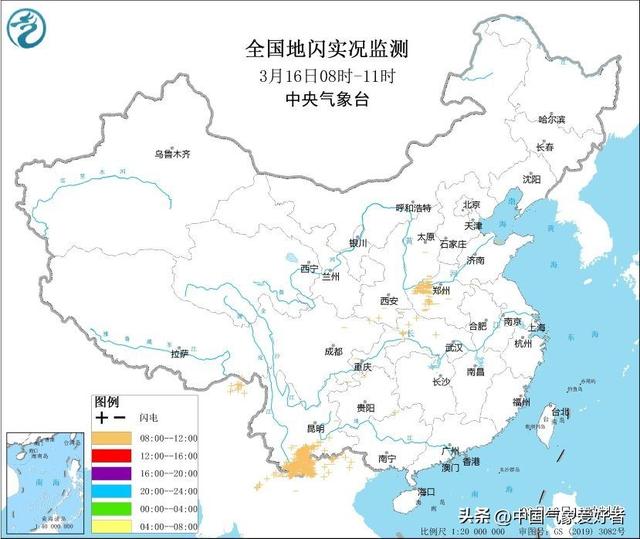 河南三门峡飘起桃花雪