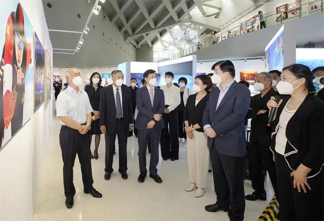 镌刻北京冬奥精神 闪耀奥林匹克之光 | 中国冰雪运动摄影大展“一起向未来”