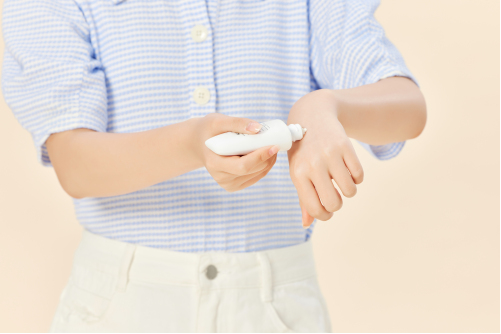 婴儿身上起皮要涂身体乳吗