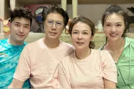 CBA全明星周末落幕，张常宁携母亲观赛，状态心情不错图片
