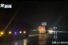 大象帮丨逆行的“百吨王”②：雨夜摸黑+闯红灯+逆行 为躲超限点 这些车有点“拼”图片