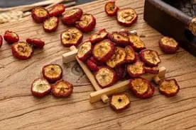 山楂不仅能降压降脂，还能抗癌？是泡水好，还是干吃好？答案来了图片