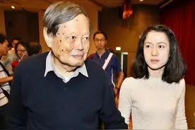 结婚20年，杨振宁头发变黑了，翁帆的“良苦用心”也终于被发现图片