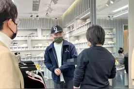 岳云鹏患脂肪瘤后暴瘦，肚腩消失不见，将和德云社一起上天津春晚图片