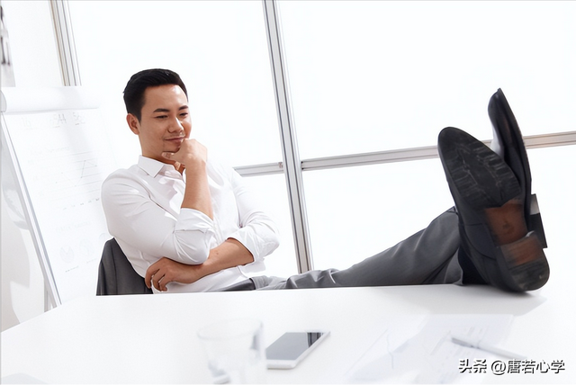 生存的法则:如何快速获得他人的好感,请记住三个高情商沟通技巧