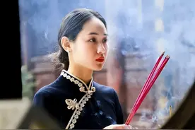 烧香为何一定是三根？每根分别代表什么？传统文化我们不得不知图片