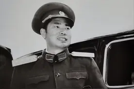1951年杨得志途经天津没打招呼，市委书记大怒：把他军列拦下来！图片