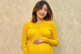 体操女神周捷二胎临近分娩，一胎曾因母乳多而烦恼，母乳多这样做图片