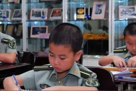 河南8岁小孩因“特异功能”，被招进特种部队，成为中国最小军官图片