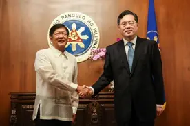 菲律宾在南海挑衅中国，我国万吨拖船开赴仁爱礁，解放军随时亮剑图片