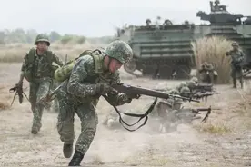 美军新型战舰闯入南海！排水量仅次于航母，中国军队该如何对付？图片