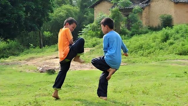盘点那些年《我和我的父辈》玩过的乡村土味游戏