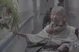 困在记忆里的痴呆老人：失去回忆能力后病耻感重写下“我身体还很棒”，医生称患者经历精神和肉体两次死亡图片