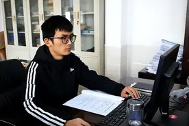 中铁员工扎推“辞职”，大学生辛苦考上铁饭碗，为何不想干了？图片