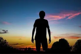 年过五十，想要闷声发大财的人，多半在做这几件事图片