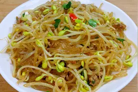 冬天多吃豆芽菜，3块钱炒一大盘，鲜嫩营养，尤其女性要多吃图片