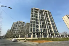 3.15共促消费公平——金轮翠雍华庭延期半年交房 赔偿却要缩水十倍图片