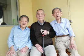 人老后，不靠子女，就只靠自己养老到底行不行？76岁老人实话实说图片