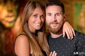 梅西秀恩爱：妻子坐腿上，一脸笑容！3对夫妻合影，苏牙来了图片