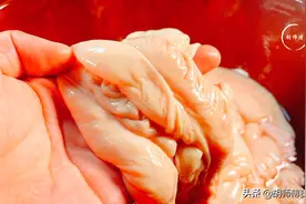 洗猪大肠时，有人用碱，有人用盐！老屠夫：都不对，教您正确做法图片