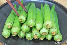 秋葵最下饭的做法，上桌鲜香脆嫩，大人小孩抢着吃，开胃又解馋图片