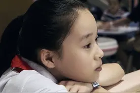 女大学生买了一箱矿泉水，被父母喝了剩6瓶。发文吐槽：没边界感图片