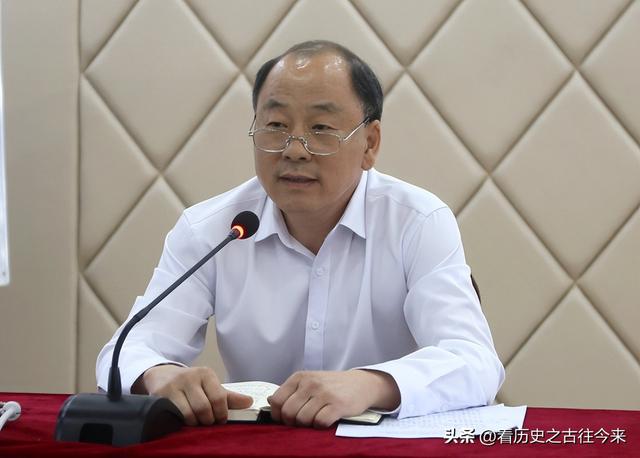 突发！严重违纪违法，曾担任3个师师长，退休4年被查，这可真讽刺