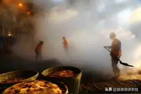 5斤粮食能出1斤酒？69岁退休师傅掀开酒圈外衣，看完涨见识了图片