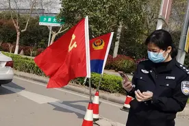 太康疫情防控中的“夫妻”篇之五：双警夫妻和3岁儿子的愿望，4月8日团聚过生日。图片