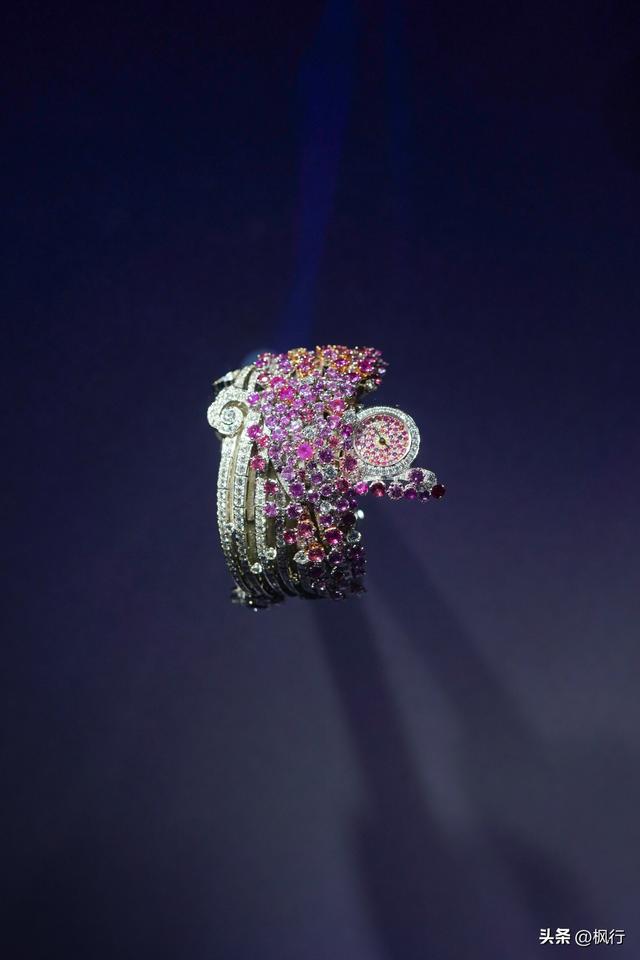 꾭䣬ʱű龭ѴչӭɫйϦ