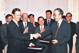 香港回归前夕，中央发现安全隐患，509名军人携带武器提前入港图片