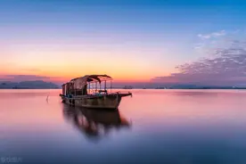 人到中年：上船不思岸上人，下船不提船上事！图片