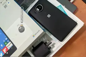 花700元入手诺基亚Lumia950，媳妇骂我败家，我笑她不懂情怀图片