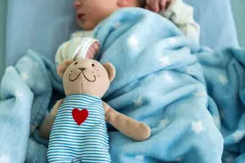 关于宝宝出生爸爸报喜的朋友圈文案图片