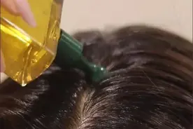 每天洗头，但你可能还不知道，洗发的第一步是什么！图片